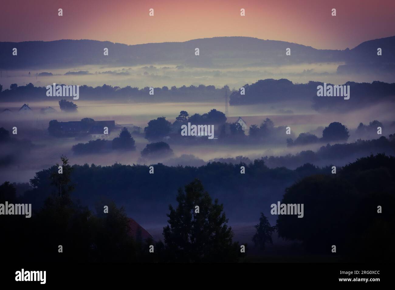 Foggy landscape hi-res stock photography and images - Alamy