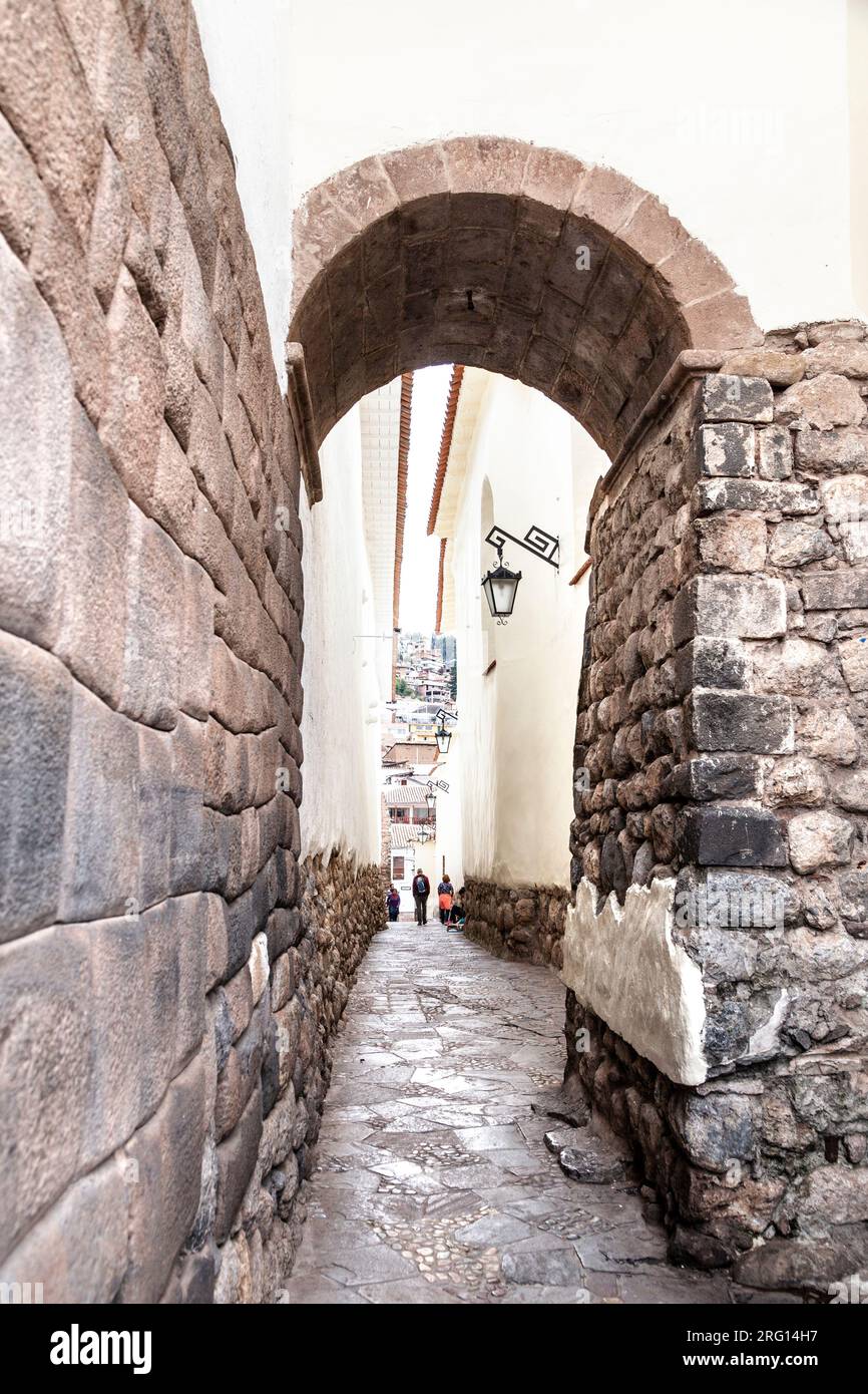 Siete Culebras passage along Palacio Nazarenas Hotel and Chapel San Antonio Abad, Centro Historico, Cusco, Peru Stock Photo