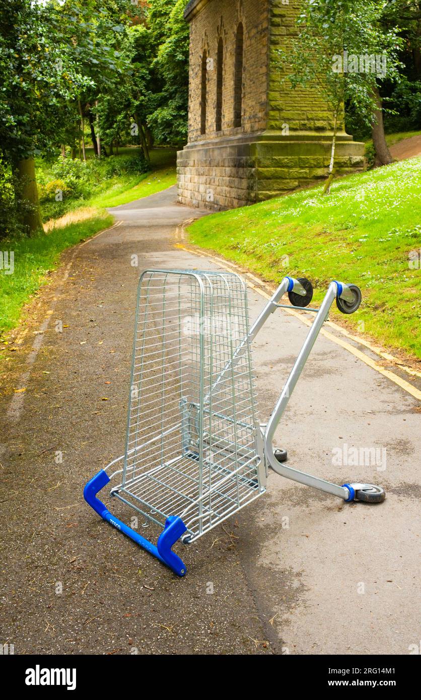 Abandoned shopping trolley in Scarborough Stock Photo