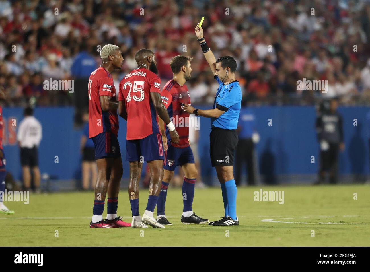 Frisco, Texas, FRISCO, TEXAS, USA. 6th Aug, 2023. FRISCO, TEXAS - AUGUST 6: Referee Cesar Arturo Ramos Palazuelos shows a hello card to FC Dallas' Nkosi Tafari during the first half of the Inter Miami CF and FC Dallas Leagues Cup knockout match at Toyota Stadium on August 6, 2023 in Frisco, Texas. (Credit Image: © Alejandro Salazar/PX Imagens via ZUMA Press Wire) EDITORIAL USAGE ONLY! Not for Commercial USAGE! Stock Photo