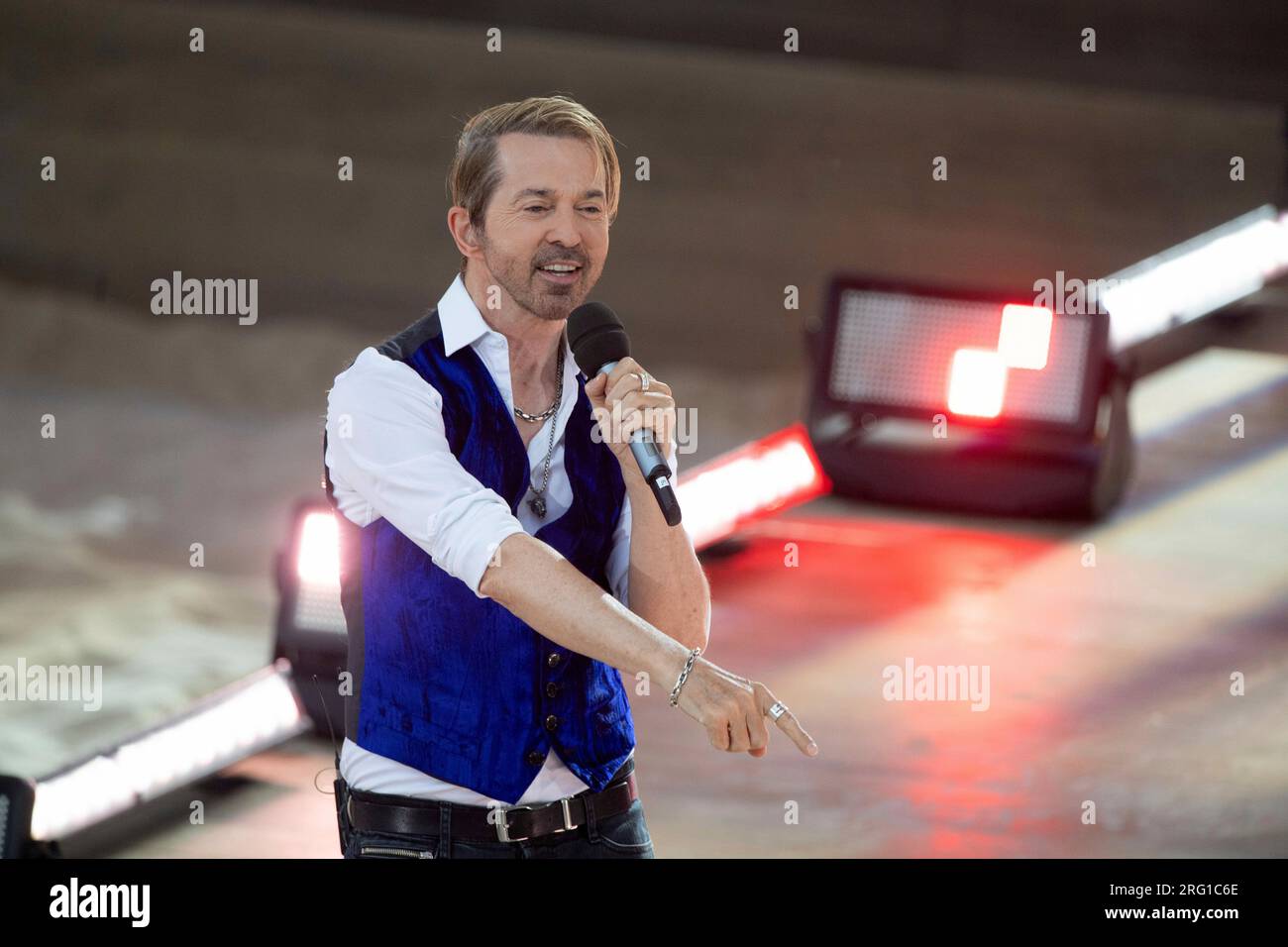 limahl-gbr-singer-musician-singing-singing-concert-the-big-hit