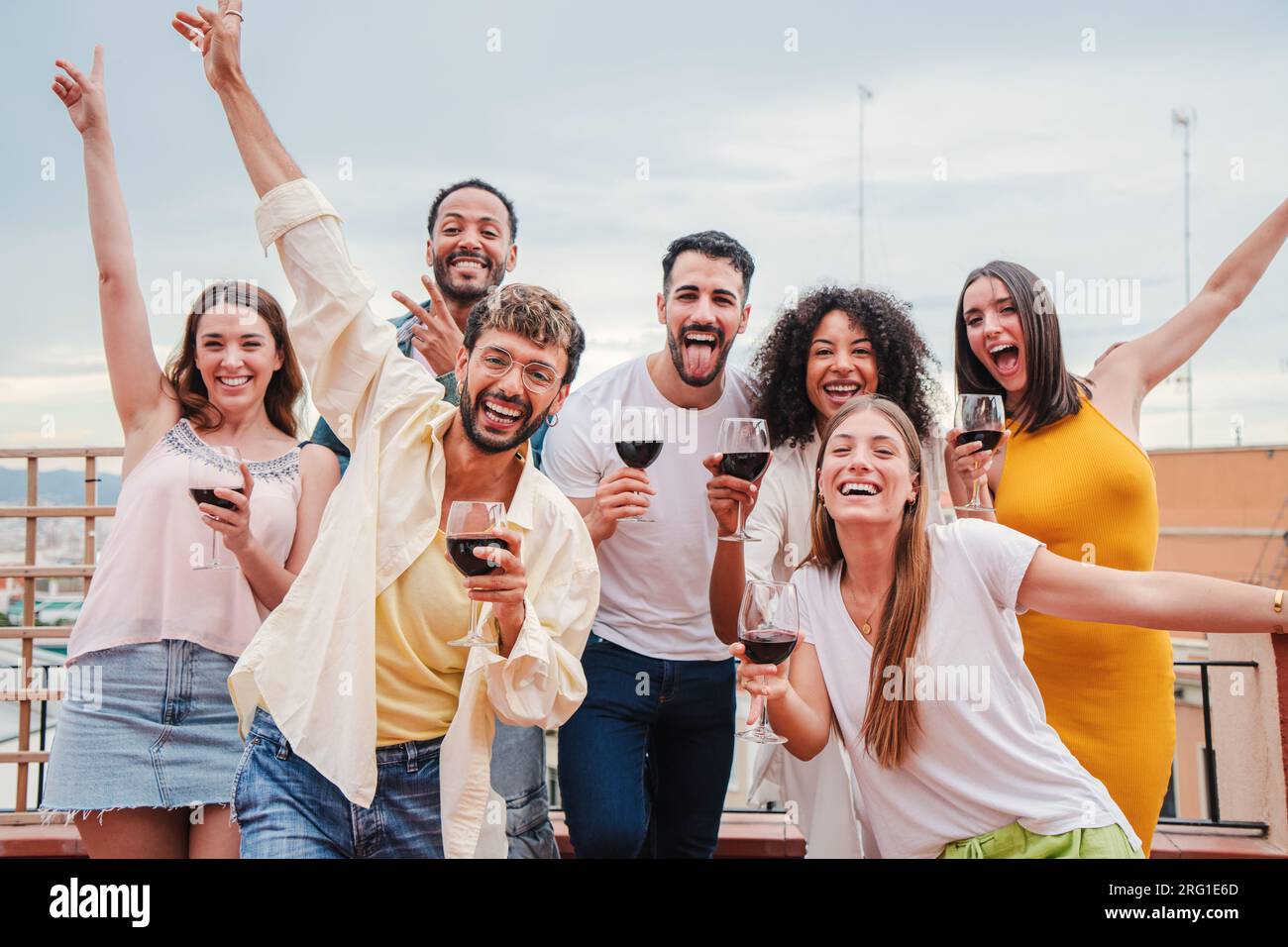 Friend Raising Event Group festive friends celebrating hi-res stock photography and images ...