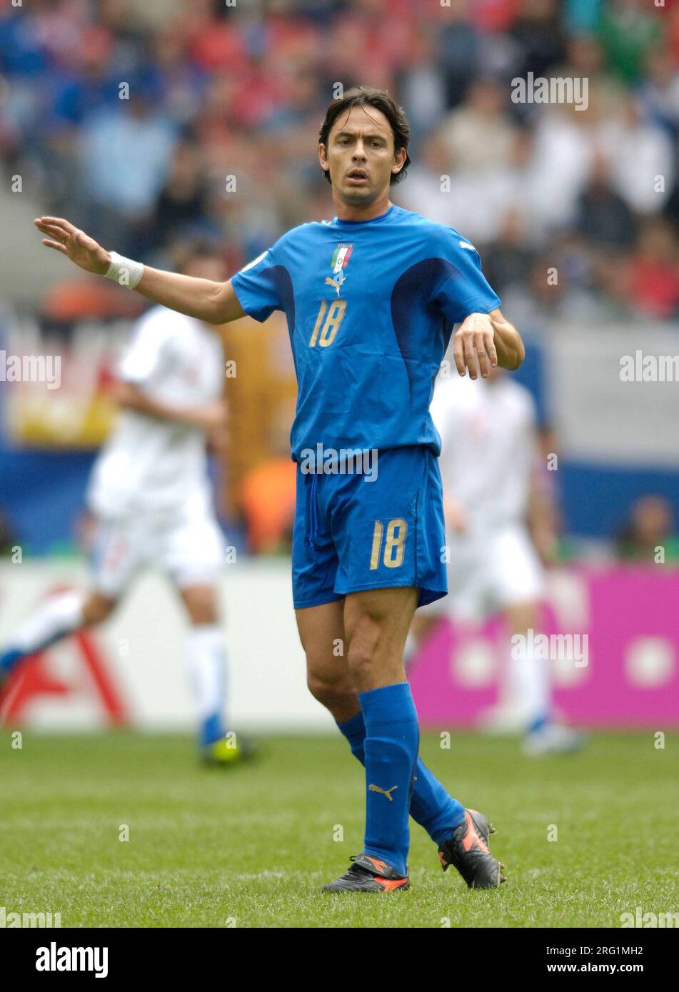 ARCHIVE PHOTO: Filippo INZAGHI will be 50 years old on August 9, 2023, Filippo 'Pippo' INZAGHI, ITA, whole figure, gesture, preliminary round, Czech Republic (CZE) - Italy (ITA) 0:2, on June 22, 2006 in Hamburg; Soccer World Cup 2006 FIFA World Cup 2006, from 09.06. - 09.07.2006 in Germany ?Sven Simon # Princess-Luise-Str. 41 # 45479 M uelheim/R uhr # tel. 0208/9413250#fax. 0208/9413260 # Account 1428150 Commerzbank Essen BLZ 36040039 # www.SvenSimon.net. Stock Photo