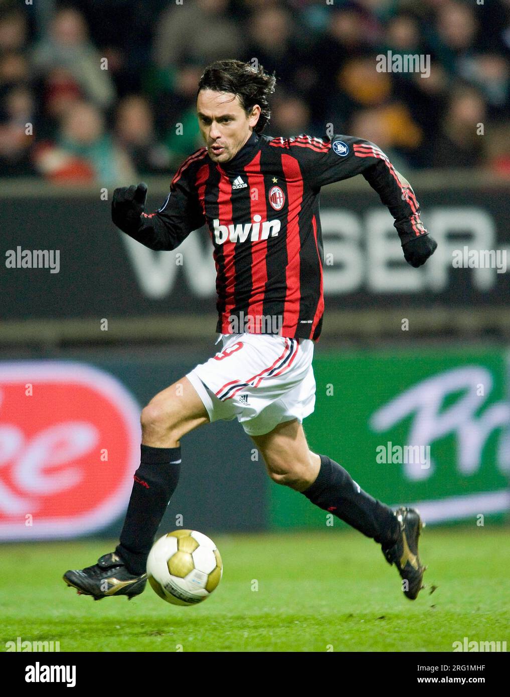 ARCHIVE PHOTO: Filippo INZAGHI will be 50 years old on August 9, 2023, Filippo INZAGHI, ITA, AC Milan, action, single action, whole figure, full body; Soccer UEFA Cup 7th matchday first leg, SV Werder Bremen (GER) - AC Milan (ITA) 1:1, on February 18th, 2009 in Bremen, season 0809 ?Sven Simon # Prinzess-Luise-Str. 41 # 45479 M uelheim/R uhr # Tel. 0208/9413250 # Fax. 0208/9413260 # Account 244 293 433 # P ostbank Essen # BLZ 360 100 43 # e-mail: svensimon@t-online.de #www.SvenSimon.net. Stock Photo