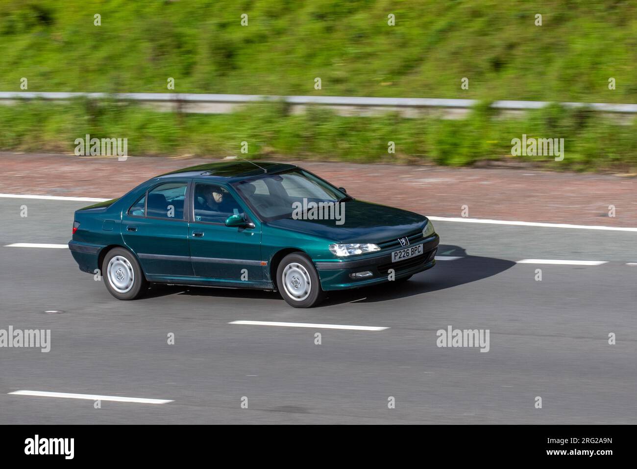1996 90s nineties Peugeot 406 Glx Dt DT Green Car Saloon Diesel 1905 cc travelling at speed on the M6 motorway in Greater Manchester, UK Stock Photo
