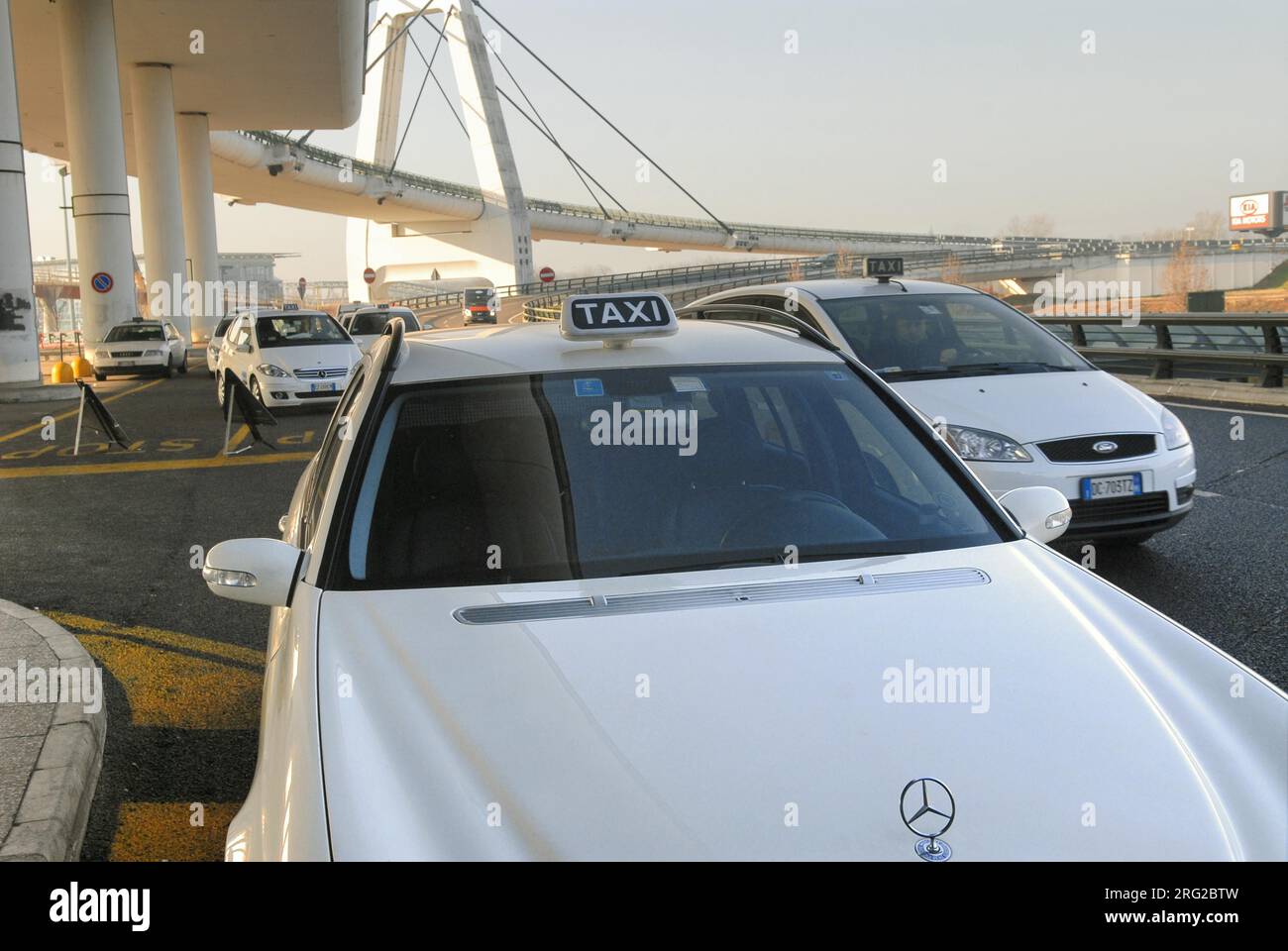 Mercedes benz taxi hi-res stock photography and images Mercedes benz taxi hi-res stock photography and images