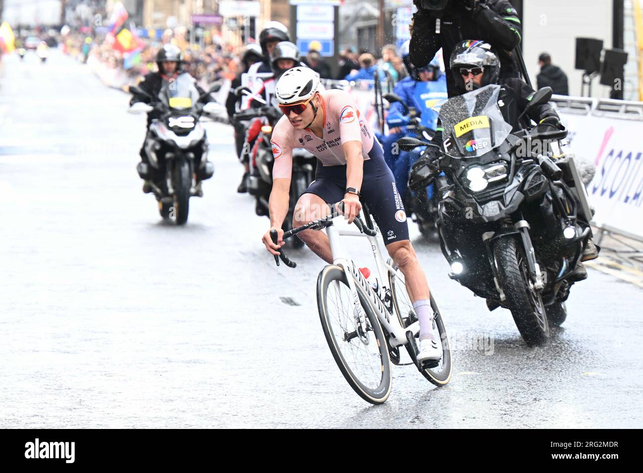 mvdp Mathieu Van Der Poel alone after having escaped the elite group of
