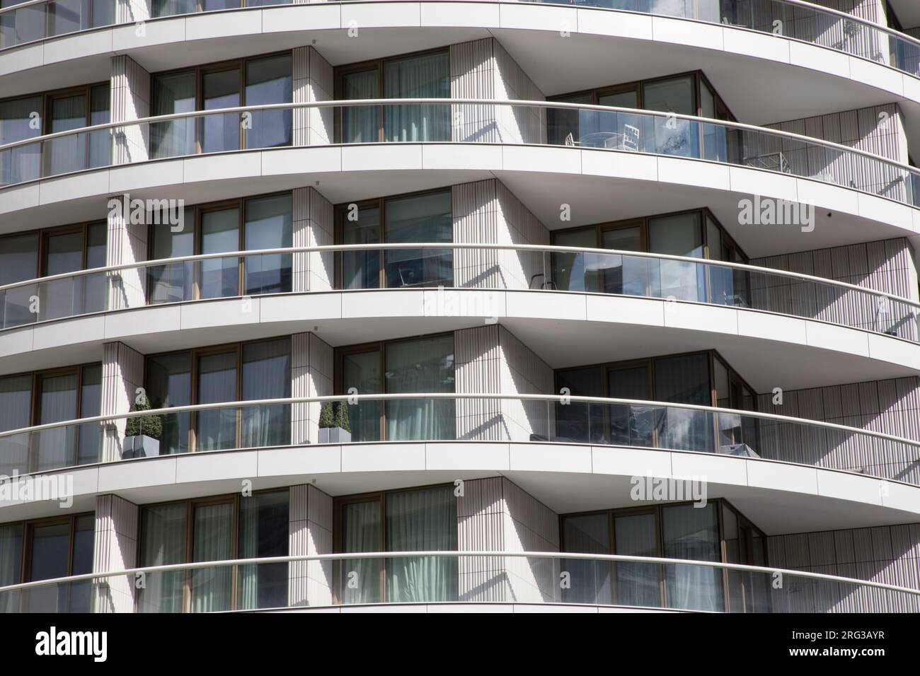 One Park Drive is a residential skyscraper situated in the south west corner of Wood Wharf, within the Canary Wharf development on the Isle of Dogs Stock Photo