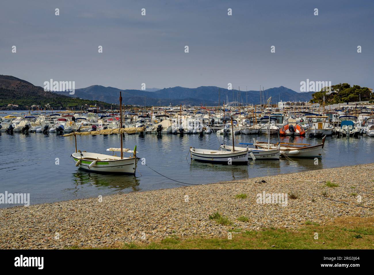 View of the port of the village of Port de la Selva, north of Cap de Creus (Alt Empordà, Girona, Catalonia, Spain) ESP: Vista puerto Port de la Selva Stock Photo