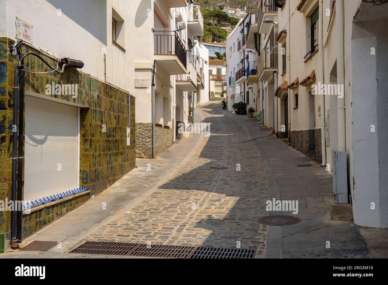 View of a street in the fishing village of Port de la Selva (Alt Empordà, Girona, Catalonia, Spain) ESP: Vista de una calle de Port de la Selva España Stock Photo