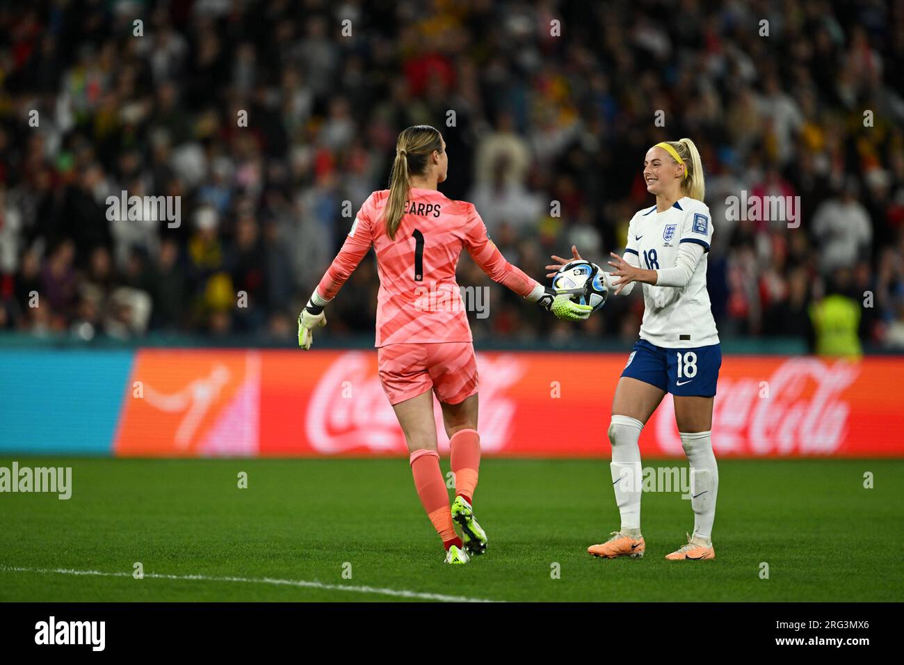Brisbane, Australia. 7th Aug, 2023. England's goalkeeper Mary Earps (L) talks to teammate Chloe Kelly during the penalty shootout of the round of 16 match between England and Nigeria at the 2023 FIFA Women's World Cup in Brisbane, Australia, Aug. 7, 2023. Credit: Li Yibo/Xinhua/Alamy Live News Stock Photo