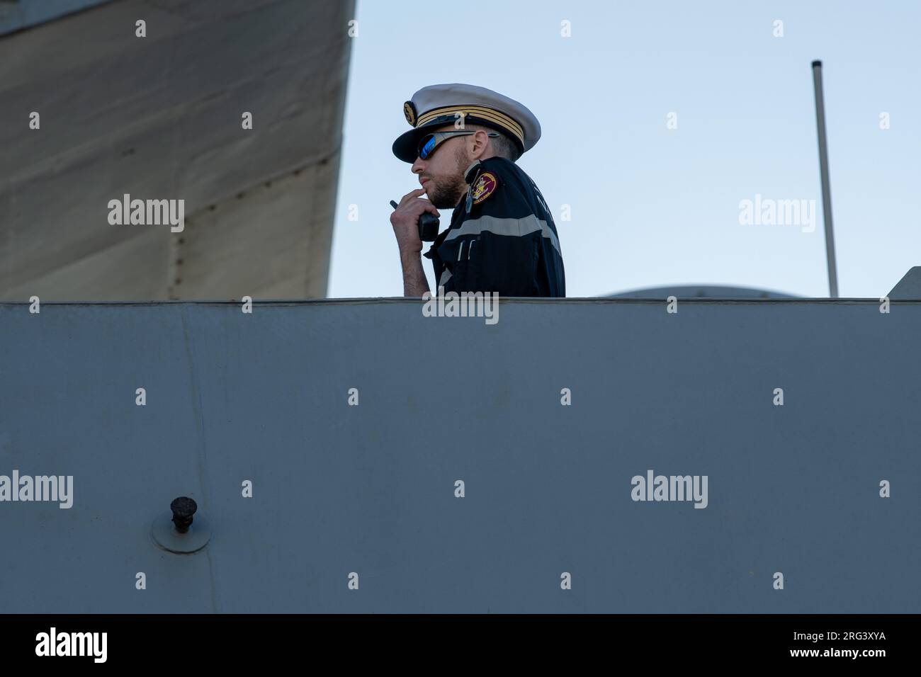 Marine officer observes manoeuvres of the multi-mission frigate ...