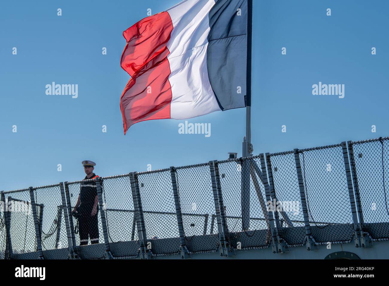 Marine officer observes manoeuvres of the multi-mission frigate ...