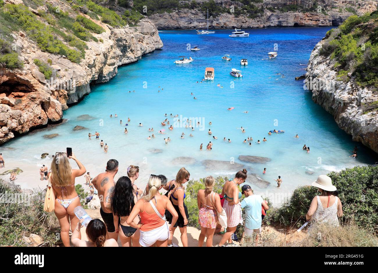 Santanyi Spain 06th Aug 2023 People Line Up At Calo Des Moro Beach santanyi-spain-06th-aug-2023-people-line-up-at-calo-des-moro-beach