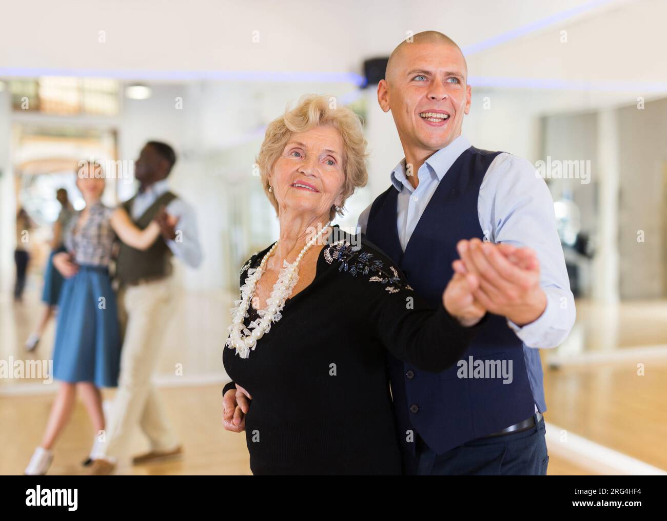 Mature woman ballroom dancing hi-res stock photography and images - Alamy
