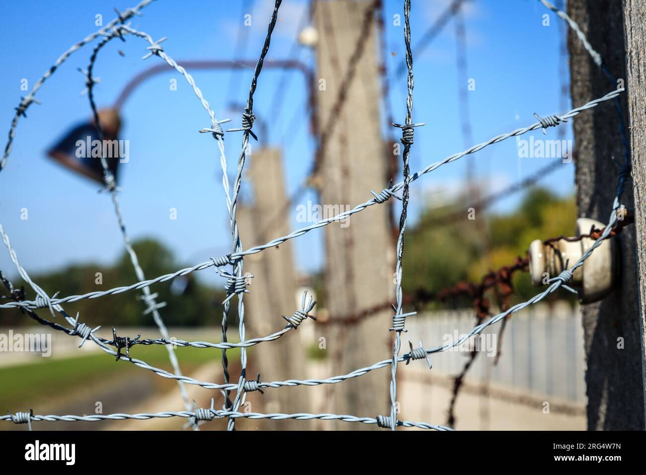 https://c8.alamy.com/comp/2RG4W7N/close-up-image-of-barbed-wire-of-the-perimeter-fence-2RG4W7N.jpg