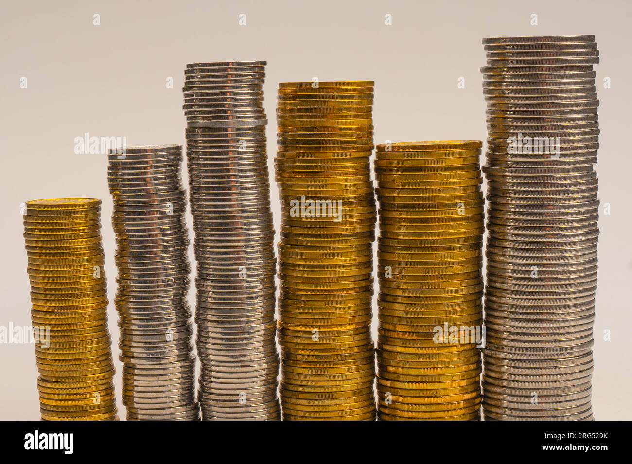 Pile of coins hi-res stock photography and images - Alamy