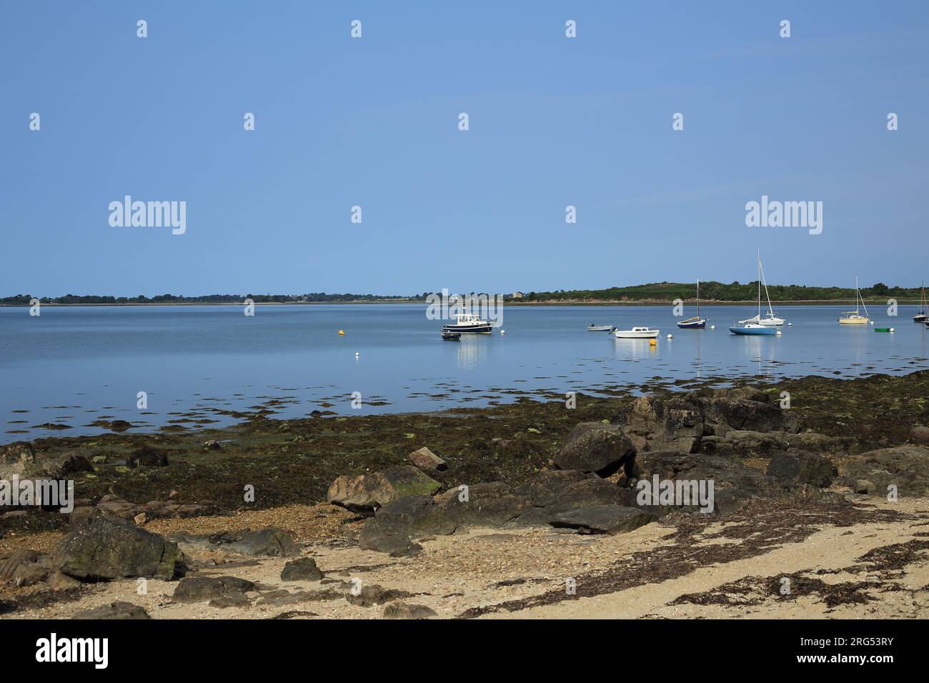 Low tide on Plage de Mousterian, Mousterian, Sene, Vannes, Morbihan ...