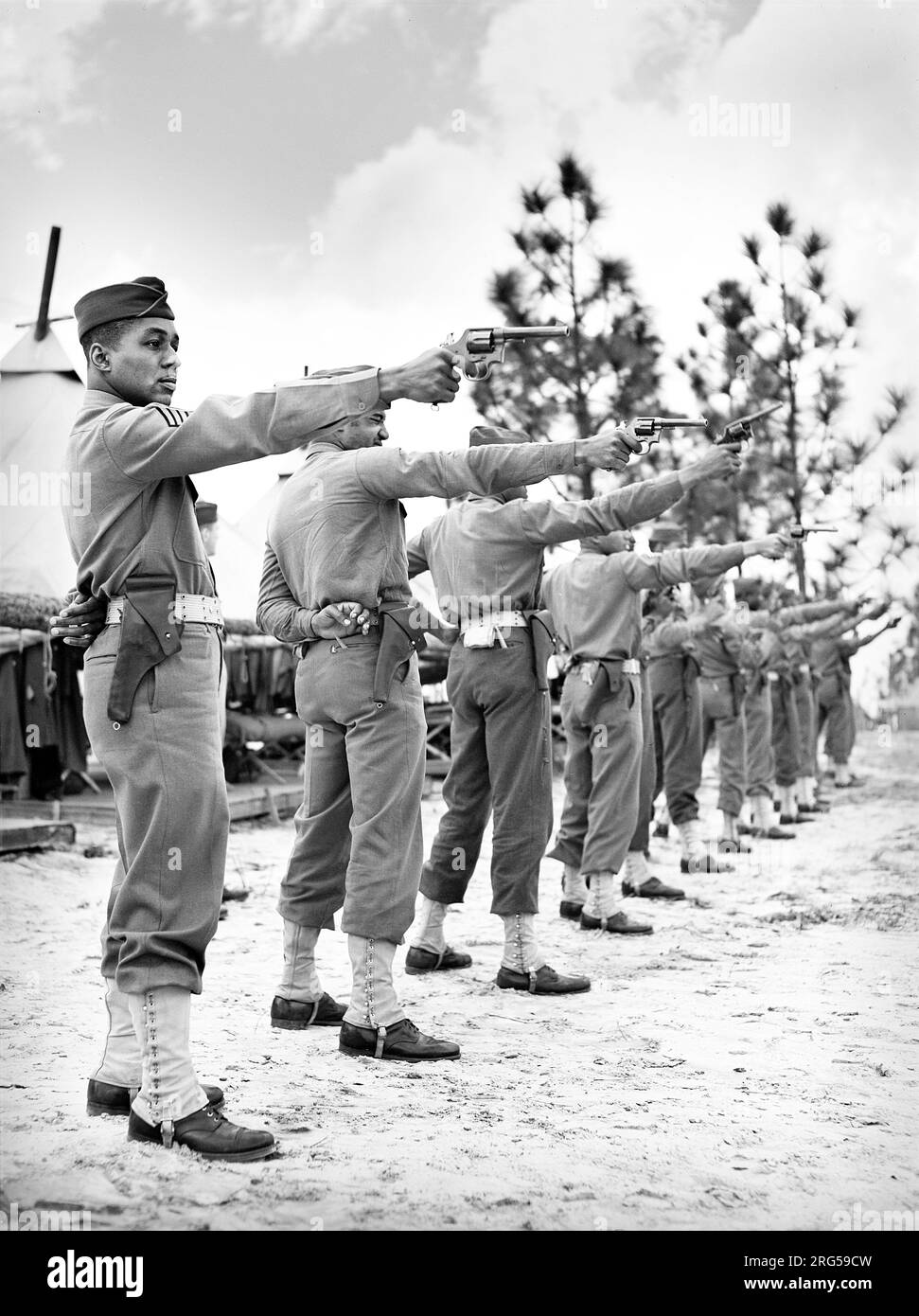 Sergeant Franklin Williams and soldiers of 41st Engineers at pistol practice, Fort Bragg, North Carolina, USA, Arthur Rothstein, U.S. Office of War Information, March 1942 Stock Photo