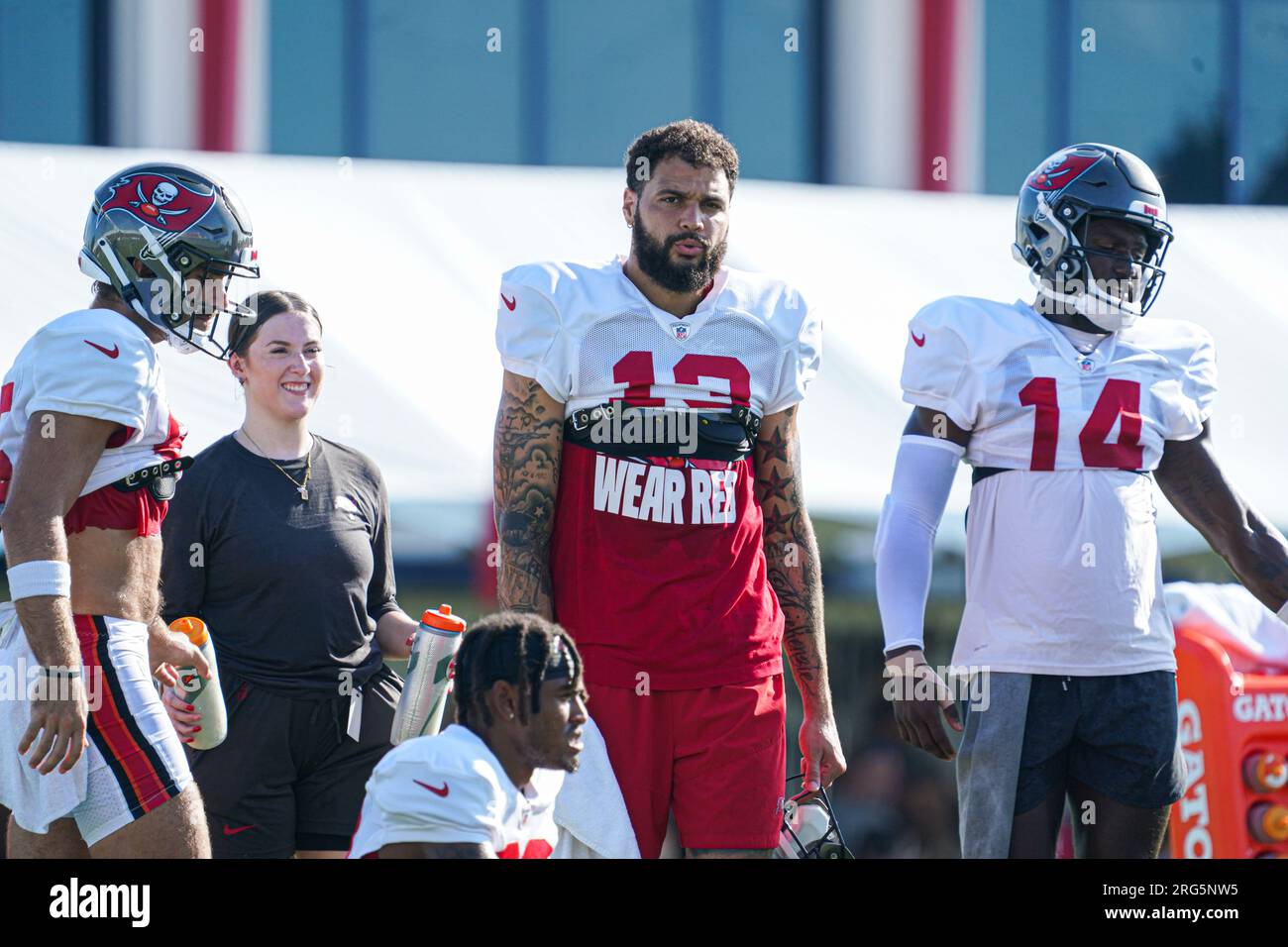 Mike evans buccaneers hi-res stock photography and images - Alamy