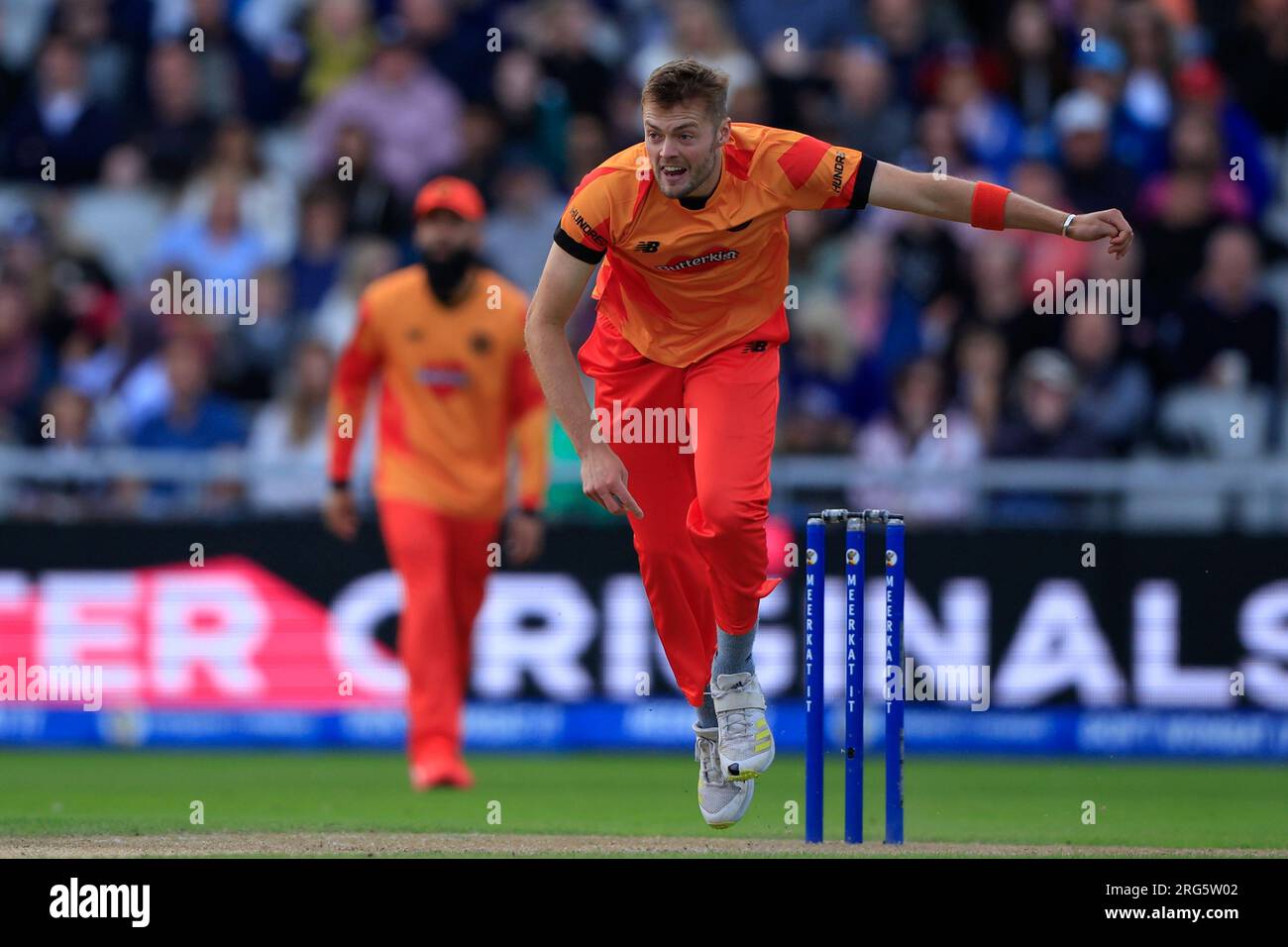 Tom Helm bowling for Birmingham Phoenix during The Hundred match Manchester Originals vs Birmingham Phoenix at Old Trafford, Manchester, United Kingdom, 7th August 2023  (Photo by Conor Molloy/News Images) Stock Photo