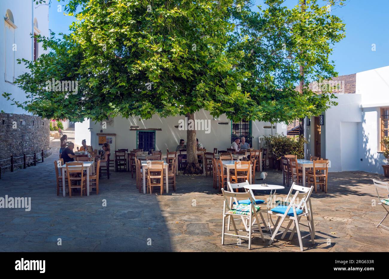 Cafe in Komi Village, Tinos Stock Photo - Alamy