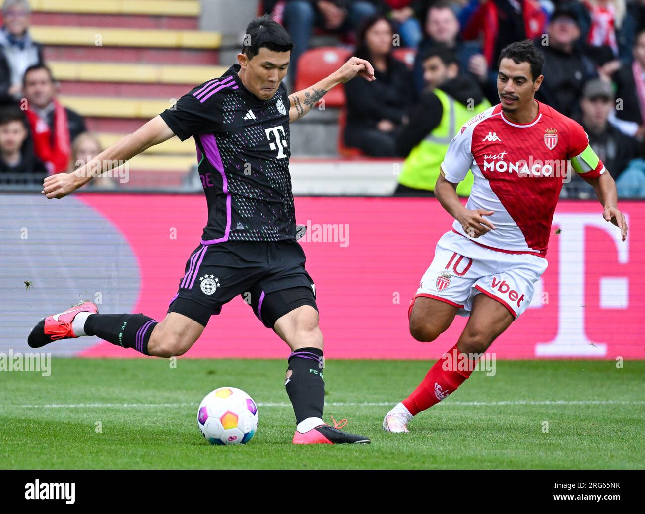 Unterhaching, Germany. 07th Aug, 2023. Soccer: Test matches, FC Bayern München - AS Monaco at Alpenbauer Sportpark. Min-Jae Kim (l) of Munich and Wissam Ben Yedder of Monaco fight for the ball. Credit: Sven Hoppe/dpa - IMPORTANT NOTE: In accordance with the requirements of the DFL Deutsche Fußball Liga and the DFB Deutscher Fußball-Bund, it is prohibited to use or have used photographs taken in the stadium and/or of the match in the form of sequence pictures and/or video-like photo series./dpa/Alamy Live News Stock Photo