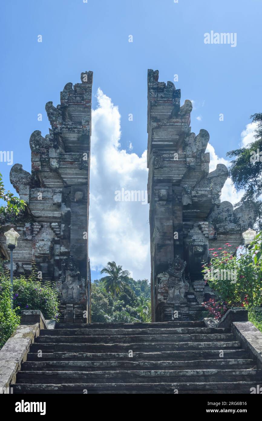 Candi bentar, or split gateway, Pura Kehen, Cempaga, Bangli Regency, Bali, Indonesia. Established at least in the 13th-century, Pura Kehen was the roy Stock Photo