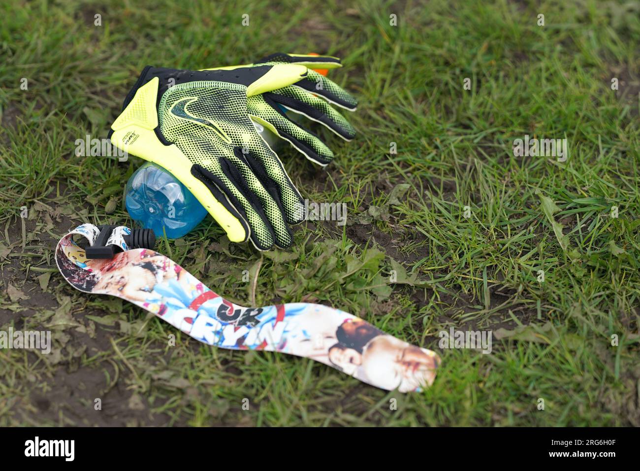 Nike gloves hi-res stock photography and images - Alamy