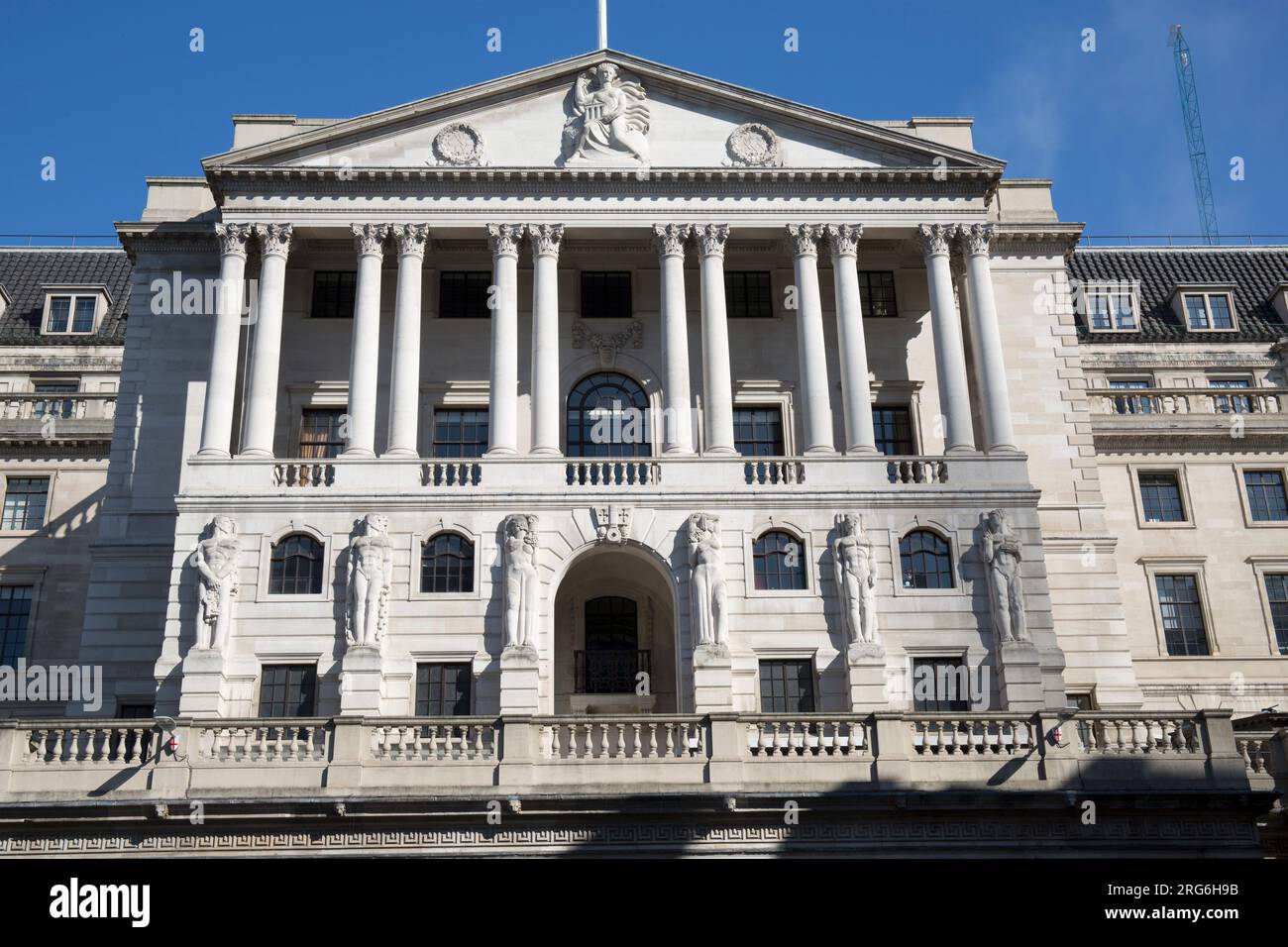 Old lady of threadneedle street statue hi-res stock photography and ...