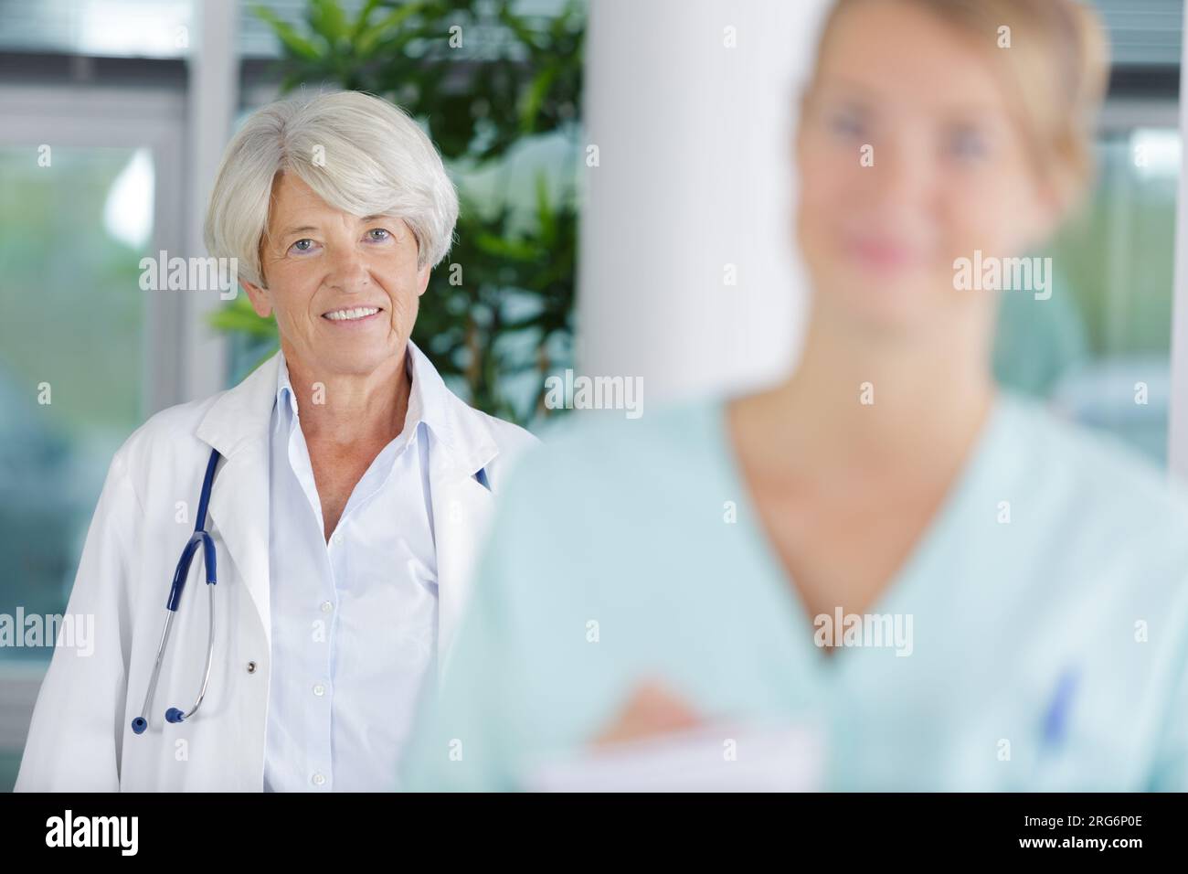 Thumbs up senior female doctor hi-res stock photography and images - Alamy
