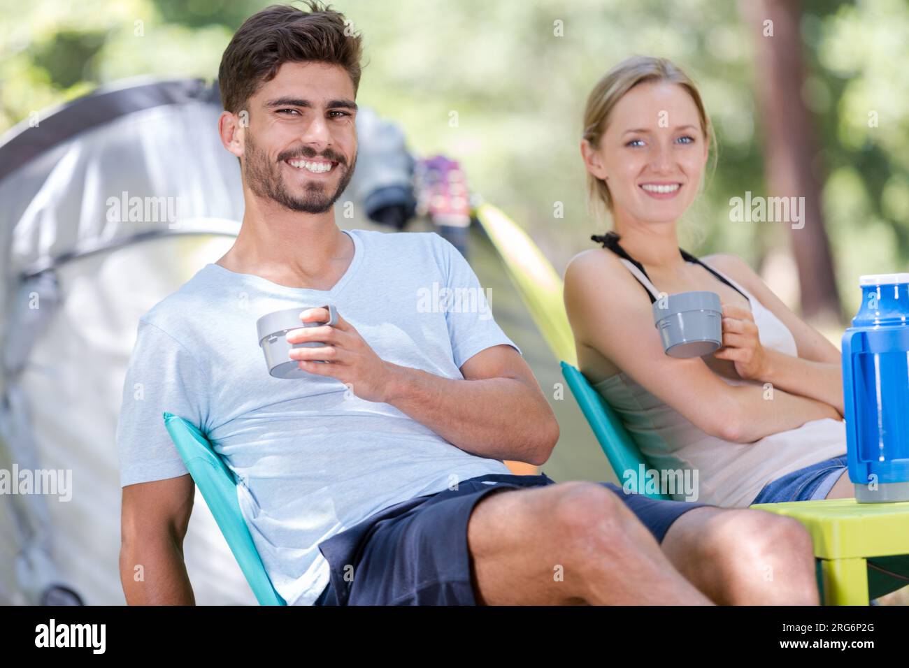 https://c8.alamy.com/comp/2RG6P2G/loving-couple-havin-tea-outdoors-2RG6P2G.jpg