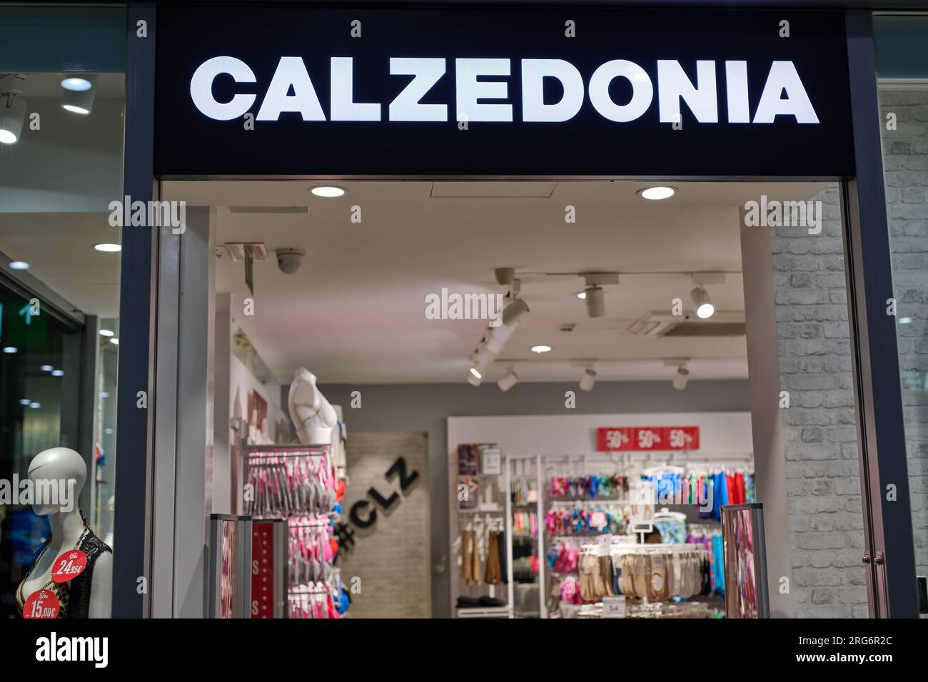 04.08.2023. Barcelona, ​​Spain, Calzedonia sign at the entrance of the  premises inside the Barcelona Sants train station Stock Photo - Alamy