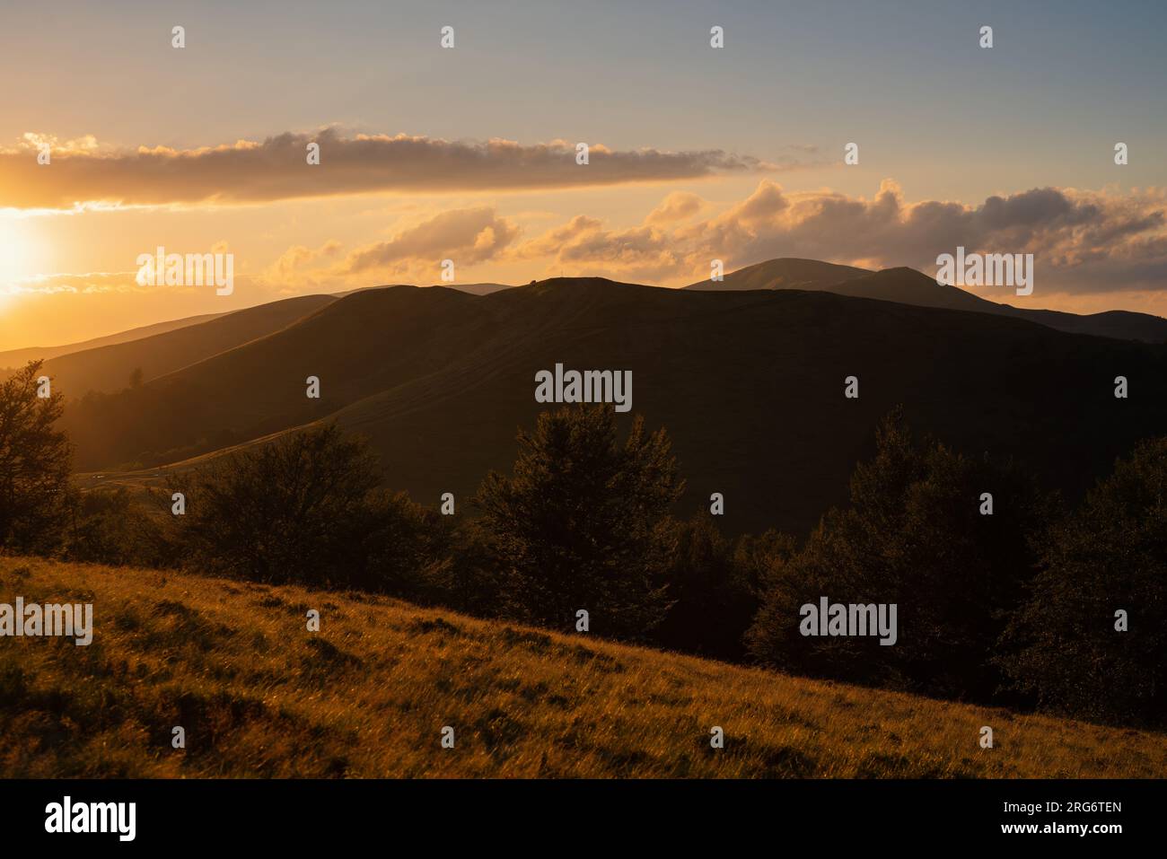 Scenic Colorful Gold sunset in mountains Beautiful gold sunset sky in ...