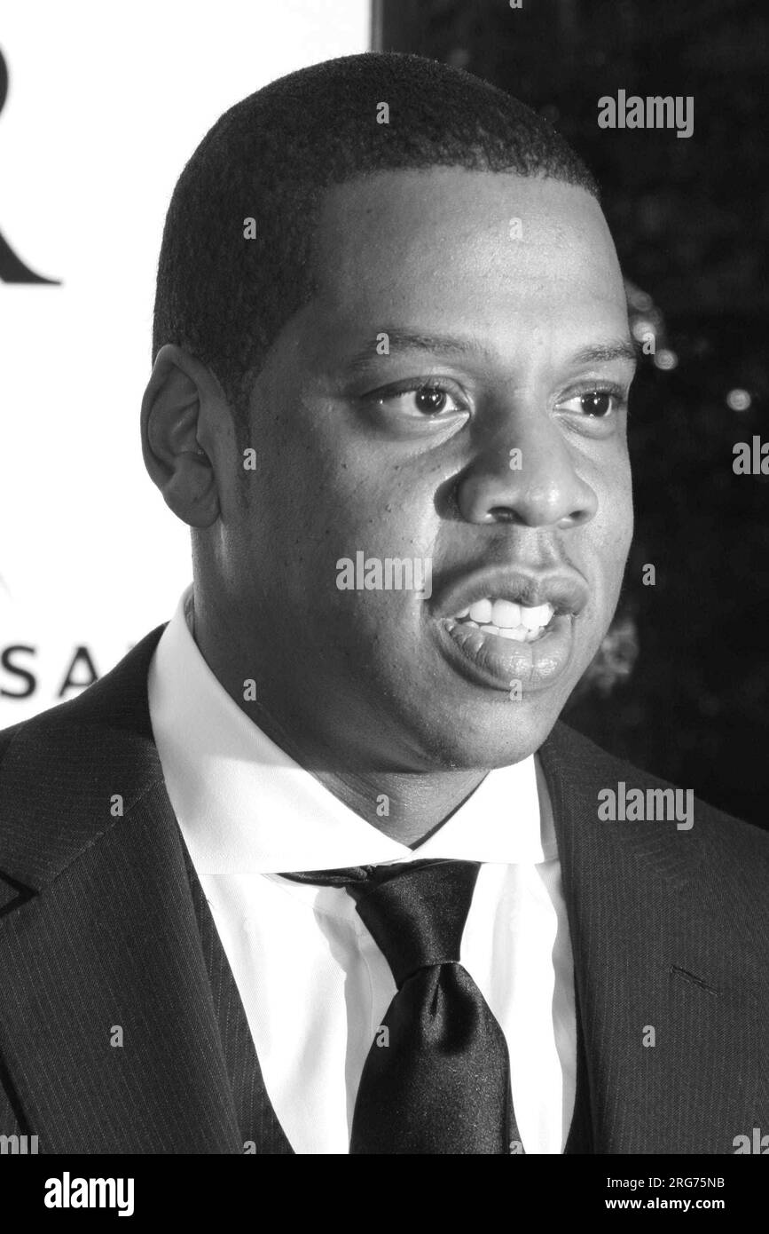 JayZ attends the world premiere of "American Gangster" at Apollo