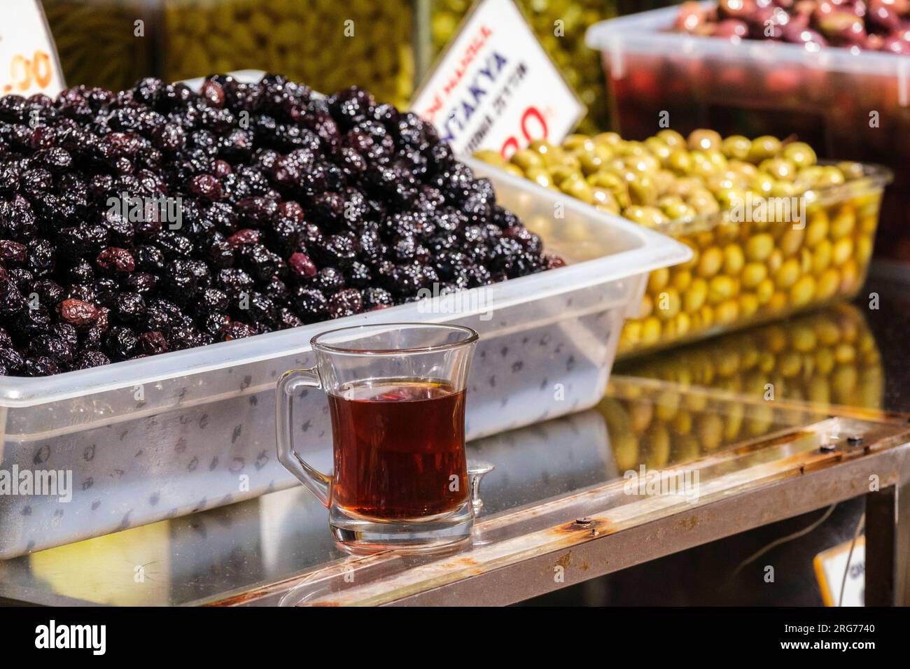 Istanbul, Turkey, Türkiye. Uskudar Vendors:Tea and Olives. Stock Photo