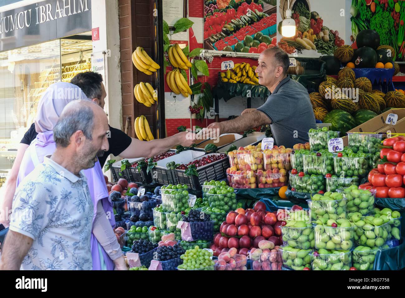 Istanbul, Turkey, Türkiye. Uskudar Vendor of :Fruits and Vegetables. Stock Photo