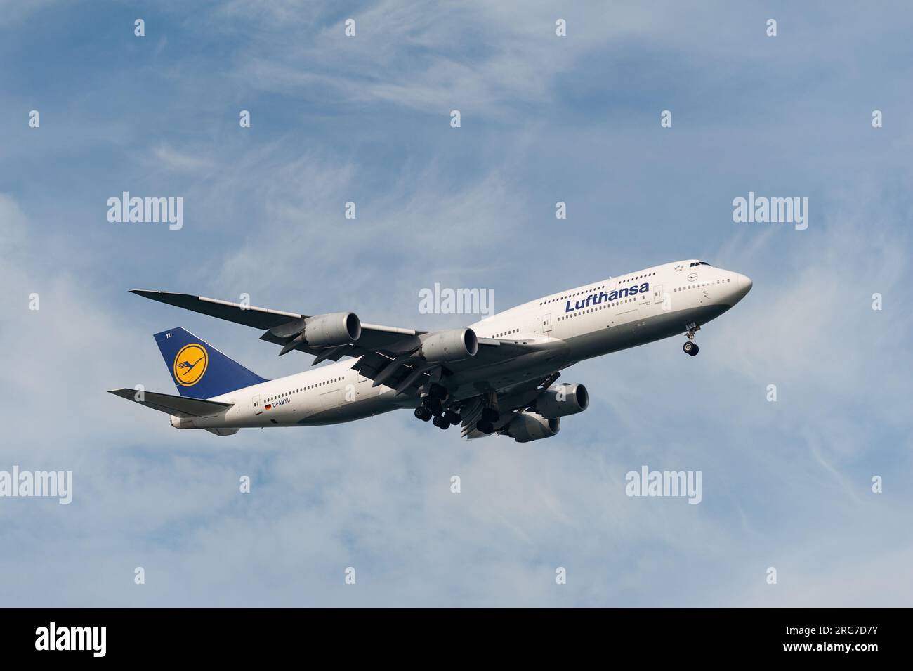 15.07.2023, Singapore, Republic of Singapore, Asia - A Lufthansa Boeing 747-8 Jumbo Jet passenger aircraft approaches Changi Airport for landing. Stock Photo