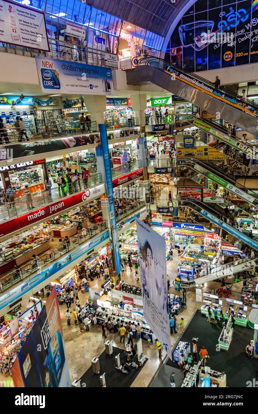 Bangkok, Thailand - December 22, 2009: nside the Pantip Plaza, the bigges electronic and software shopping complex in Thailand to get some bargain  in Stock Photo