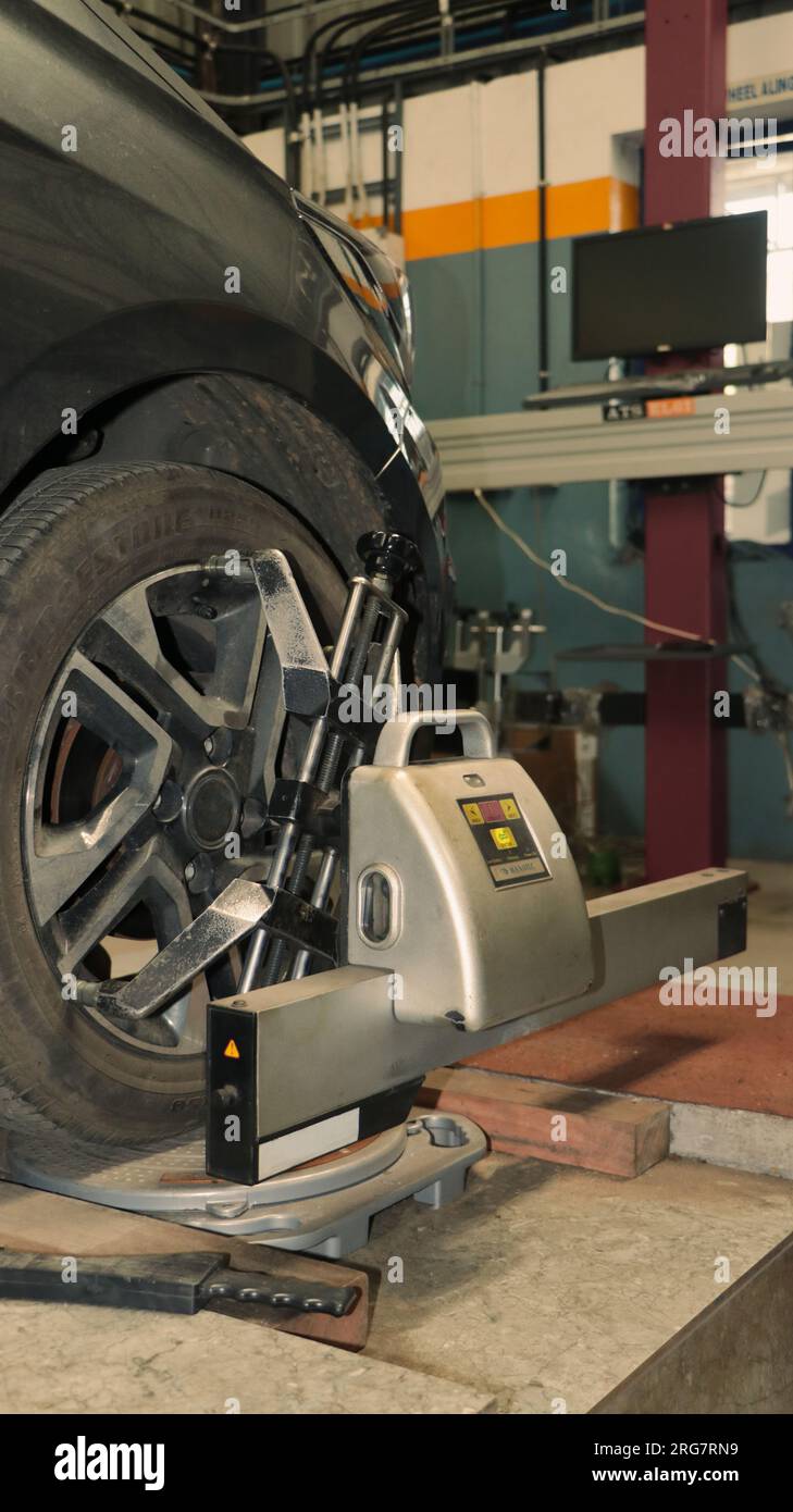 Steering wheel angle sensor hires stock photography and images Alamy