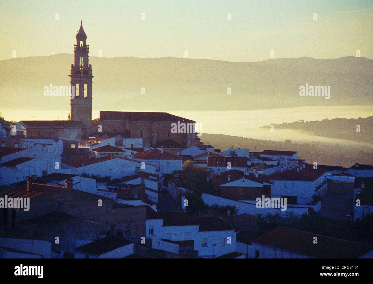 Silueta de los pueblos hi-res stock photography and images - Alamy