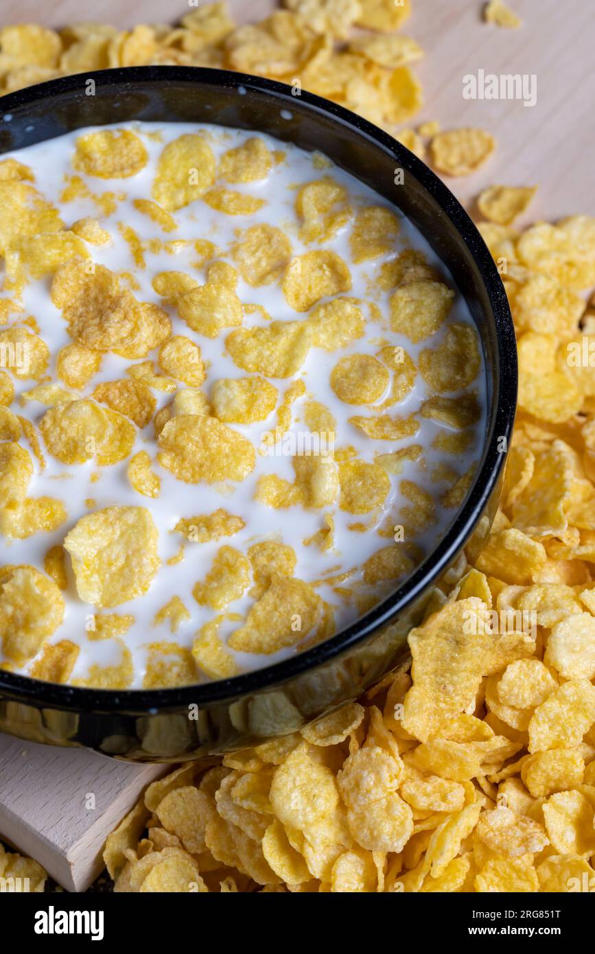 dry breakfast corn flakes of yellow color, preparation of corn dry ...