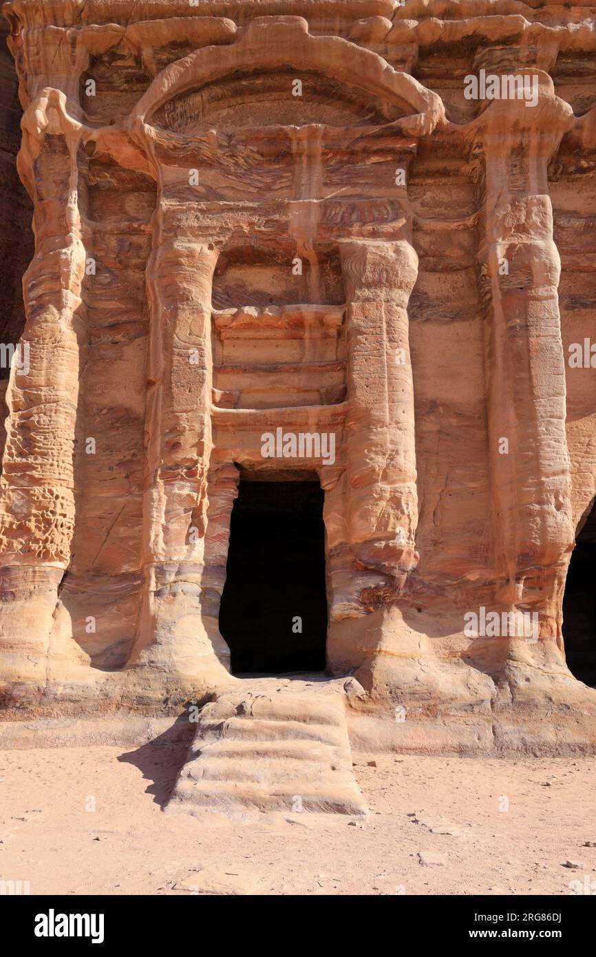 View of the Palace Tomb, Petra city, UNESCO World Heritage Site, Wadi ...