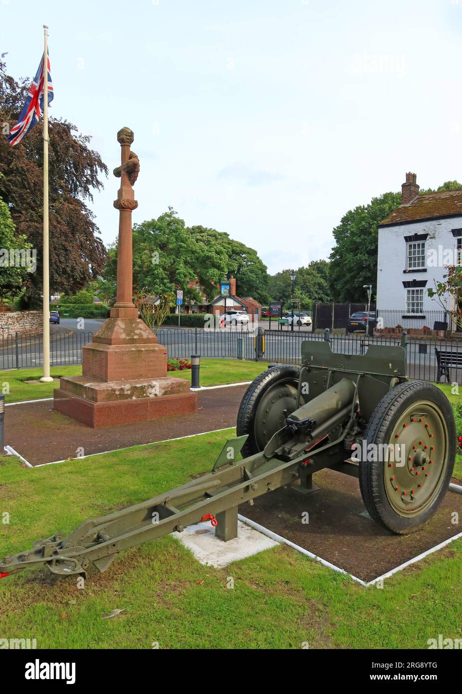 Hale Village Cenotaph, village green at junction with Town Lane , Church End, Hale ,Halton , Cheshire, Merseyside, England, UK, L24 4AG Stock Photo