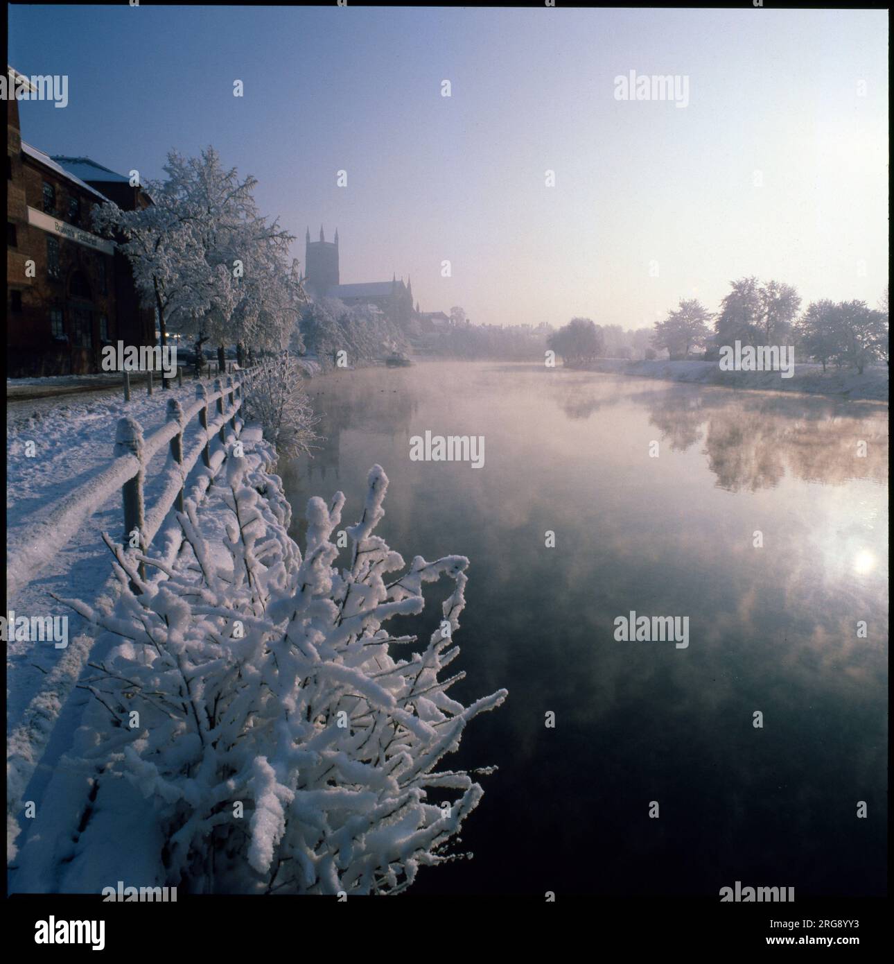 Worcester cathedral snow hi-res stock photography and images - Alamy