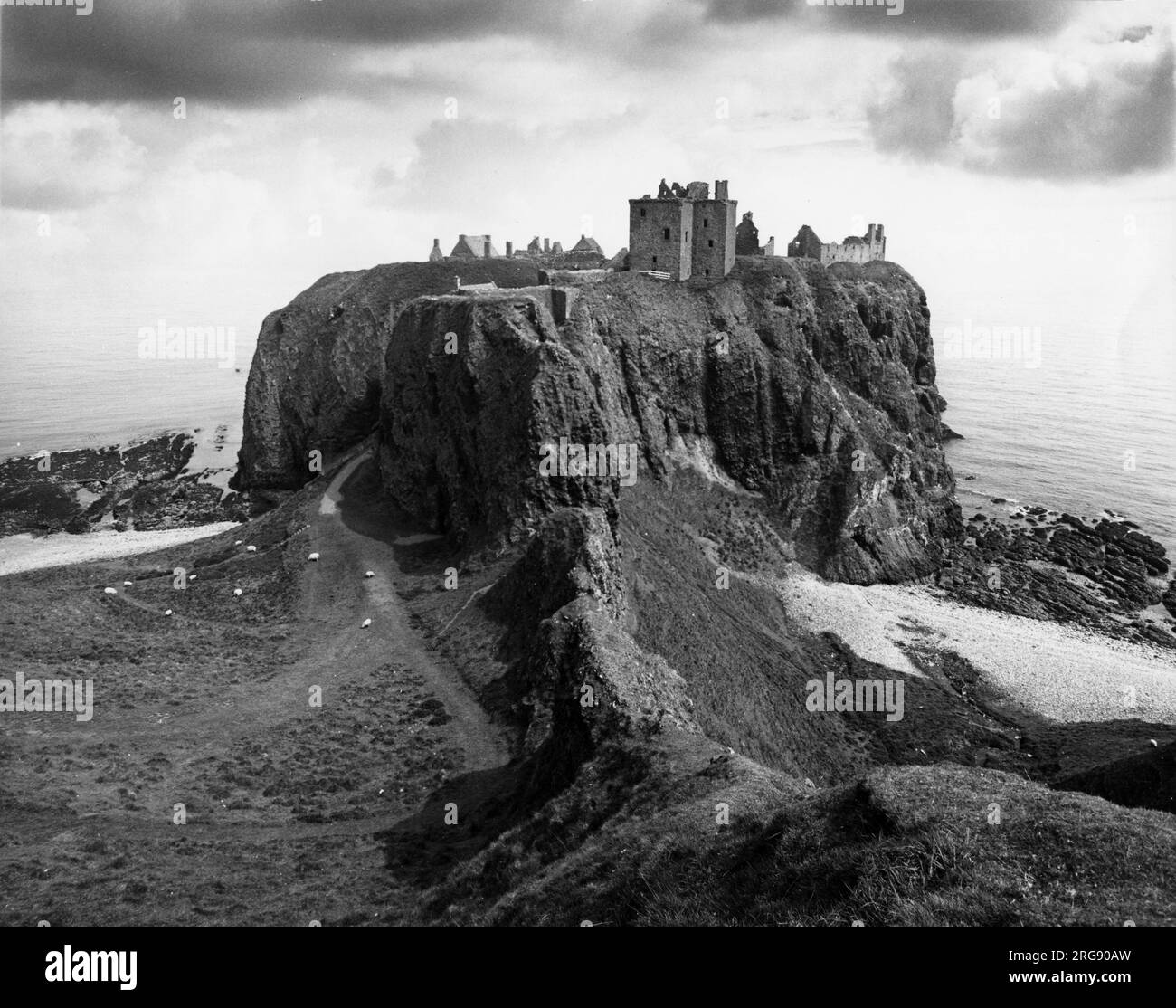 Rocky Outcrop Scotland Black And White Stock Photos Images Alamy rocky-outcrop-scotland-black-and-white-stock-photos-images-alamy