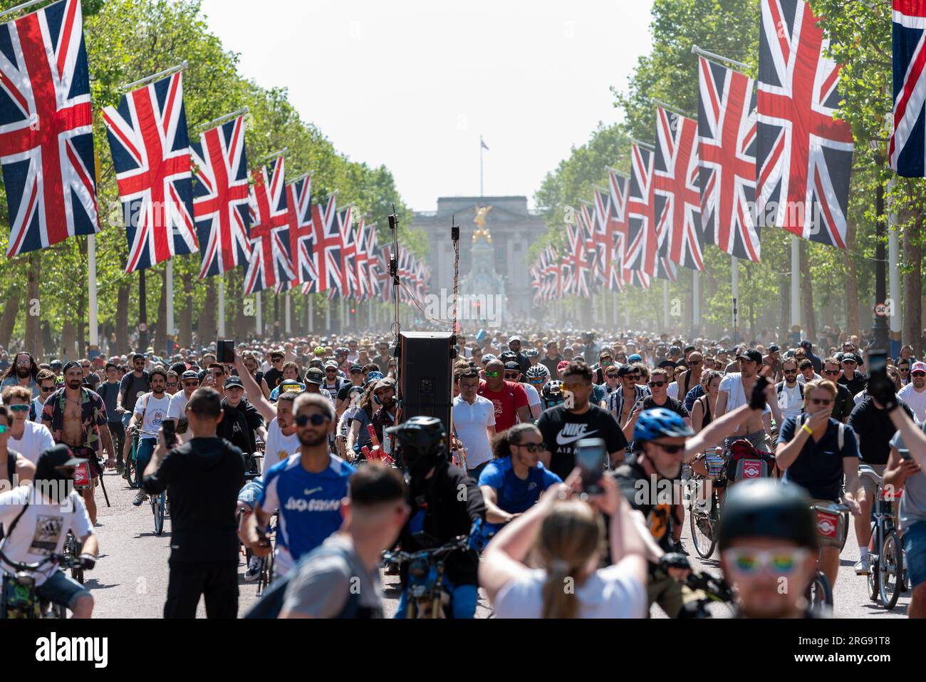 Dnb on a bike hires stock photography and images Alamy