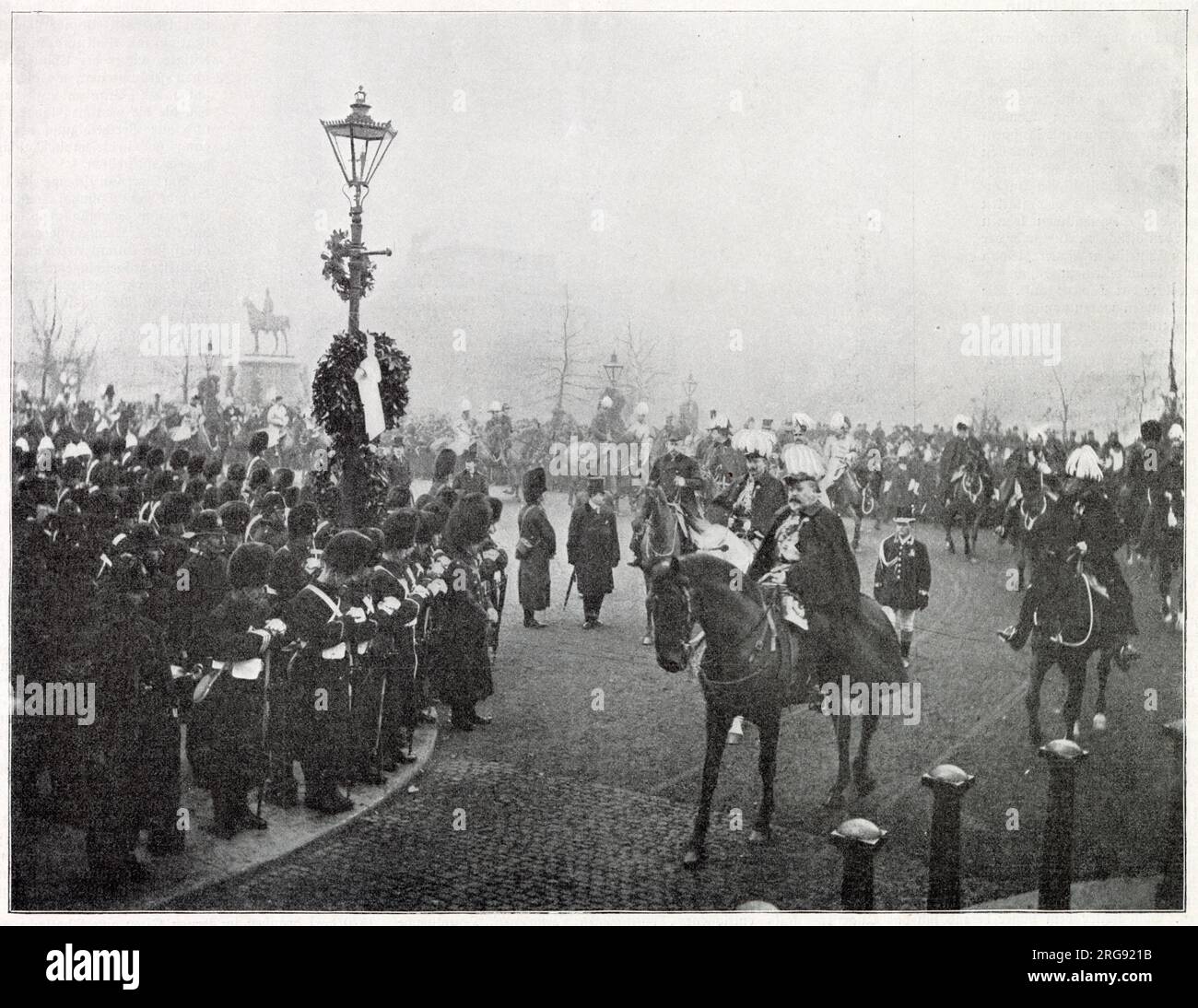 Queen Victoria's funeral. Royal cavalcade passing the Wellington Monument, the future King, Edward VII and Kaiser Wilhelm II of Germany riding behind the coffin. Stock Photo