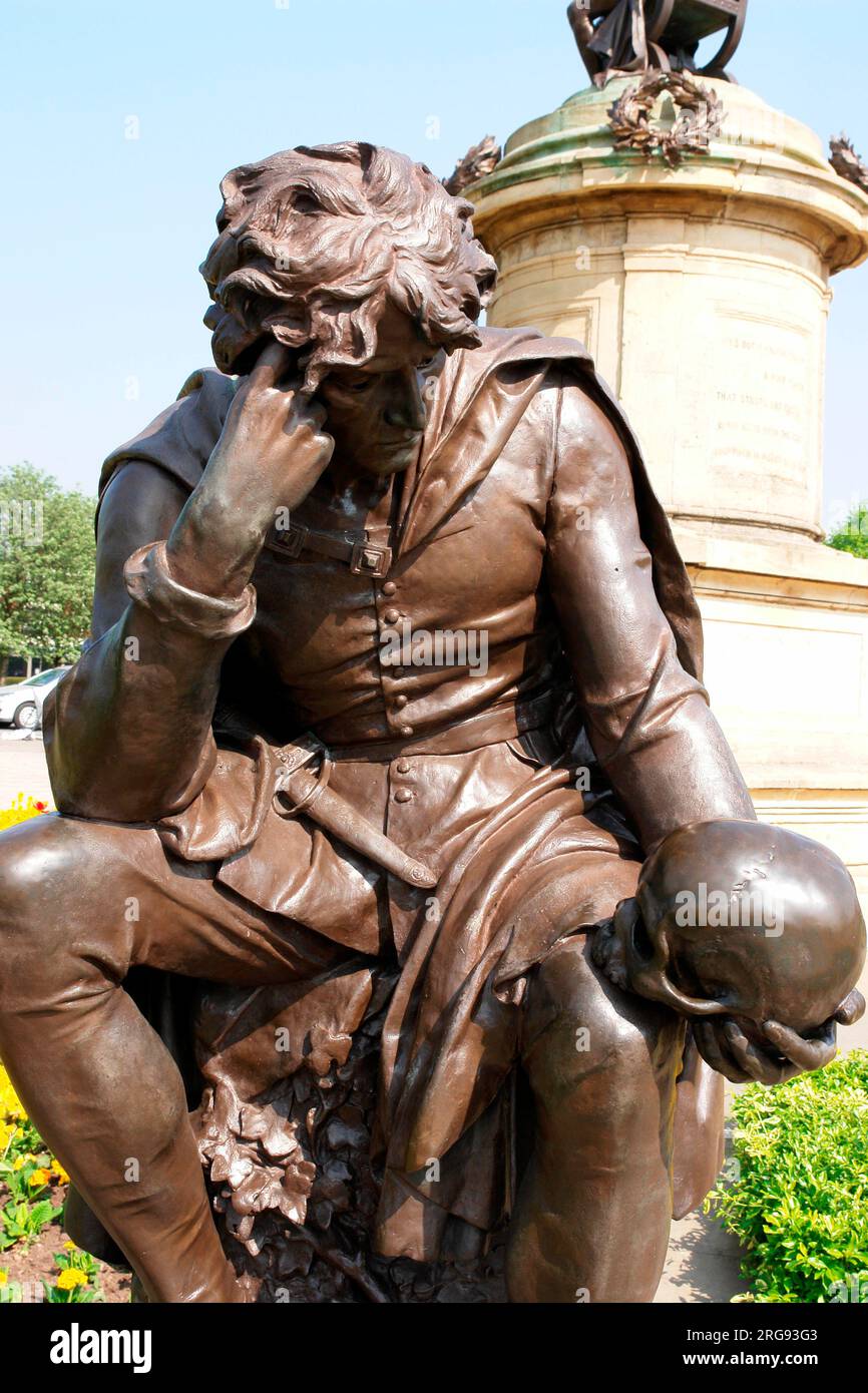 Hamlet sculpture by Lord Ronald Gower, part of a memorial to William Shakespeare in Bancroft Gardens, Stratford-upon-Avon, Warwickshire. Hamlet is shown in his most famous pose, contemplating the skull of Yorick. Stock Photo