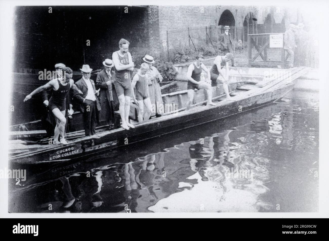 Members of the W. S. C. (Windsor Swimming Club) who have borrowed the Eton College Punt 'Cuckoo' to use as the starting line for a race on the River Thames. The course ran from the Great Western Railway (GWR) Bridge to the WSC Swimming Baths (a distance of about 400 yards). Stock Photo